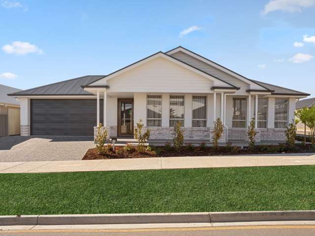 New display homes now open at Vista, Seaford Heights